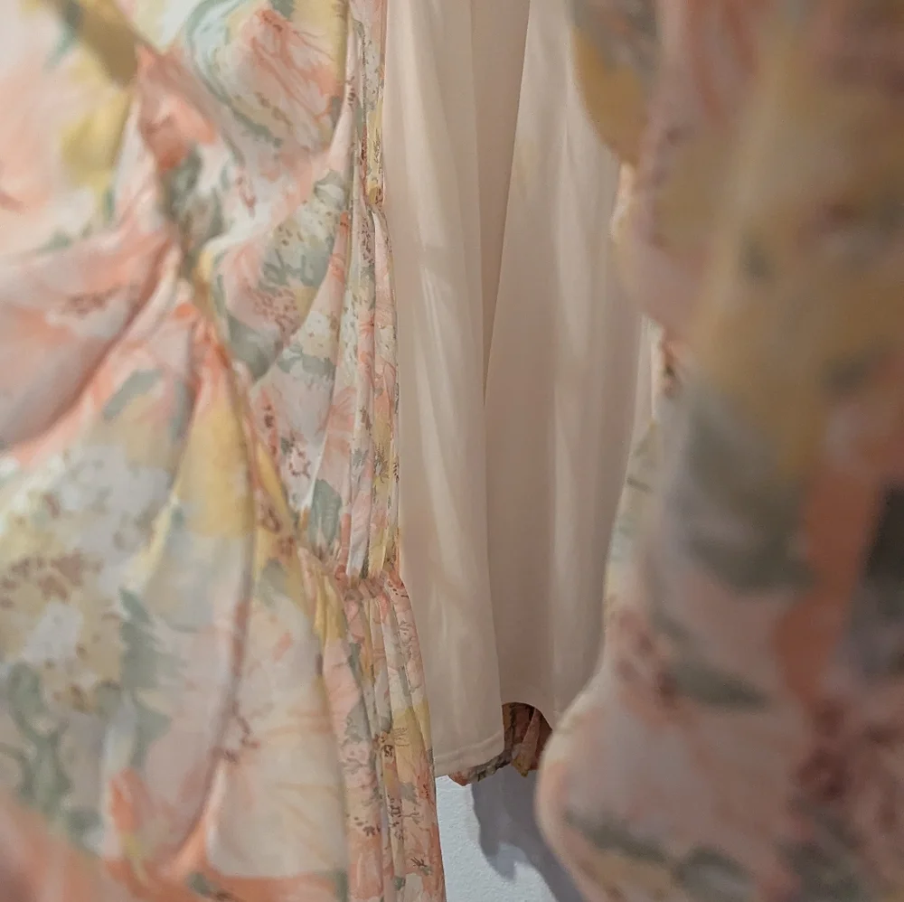 In Loop Floral Maxi Dress - Picture 6 of 7